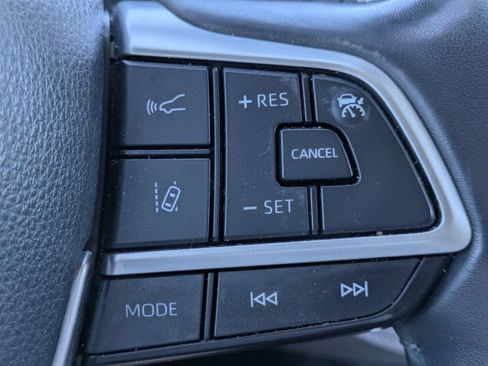 Used 2024 Toyota Highlander LE FWD image 25