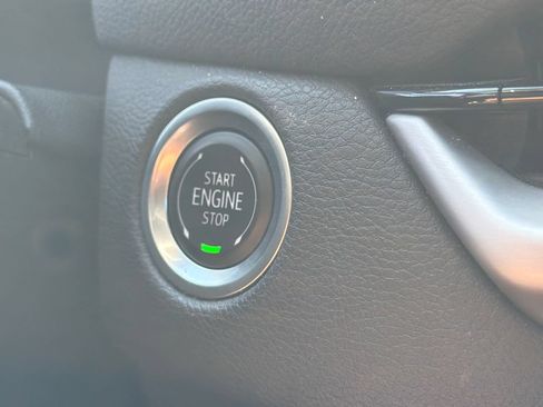 Used 2025 Cadillac XT4 Premium Luxury FWD image 29