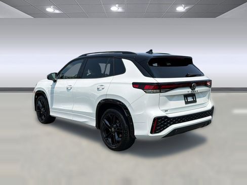Used 2025 Volkswagen Tiguan SE R-Line FWD image 3