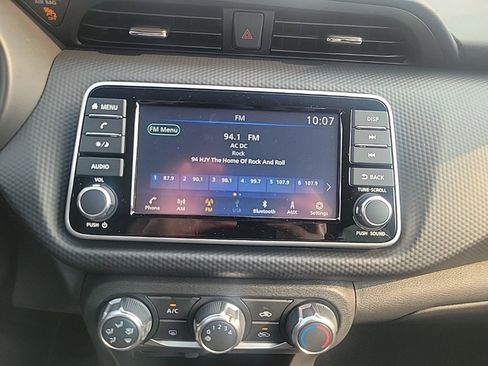 Certified 2025 Nissan Kicks Play S image 12