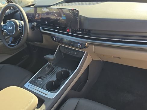New 2026 Kia Carnival FWD image 11