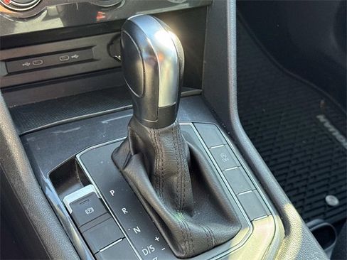 Used 2021 Volkswagen Tiguan S image 22