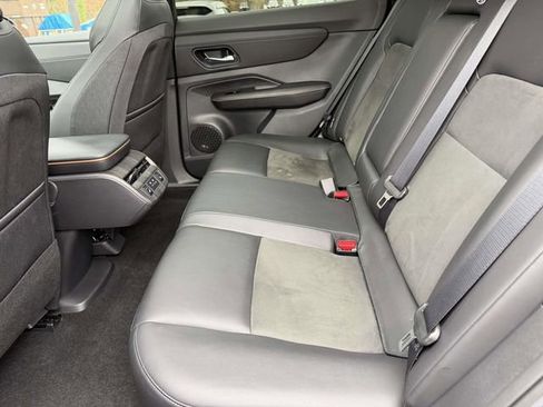 Used 2023 Nissan Ariya FWD image 13