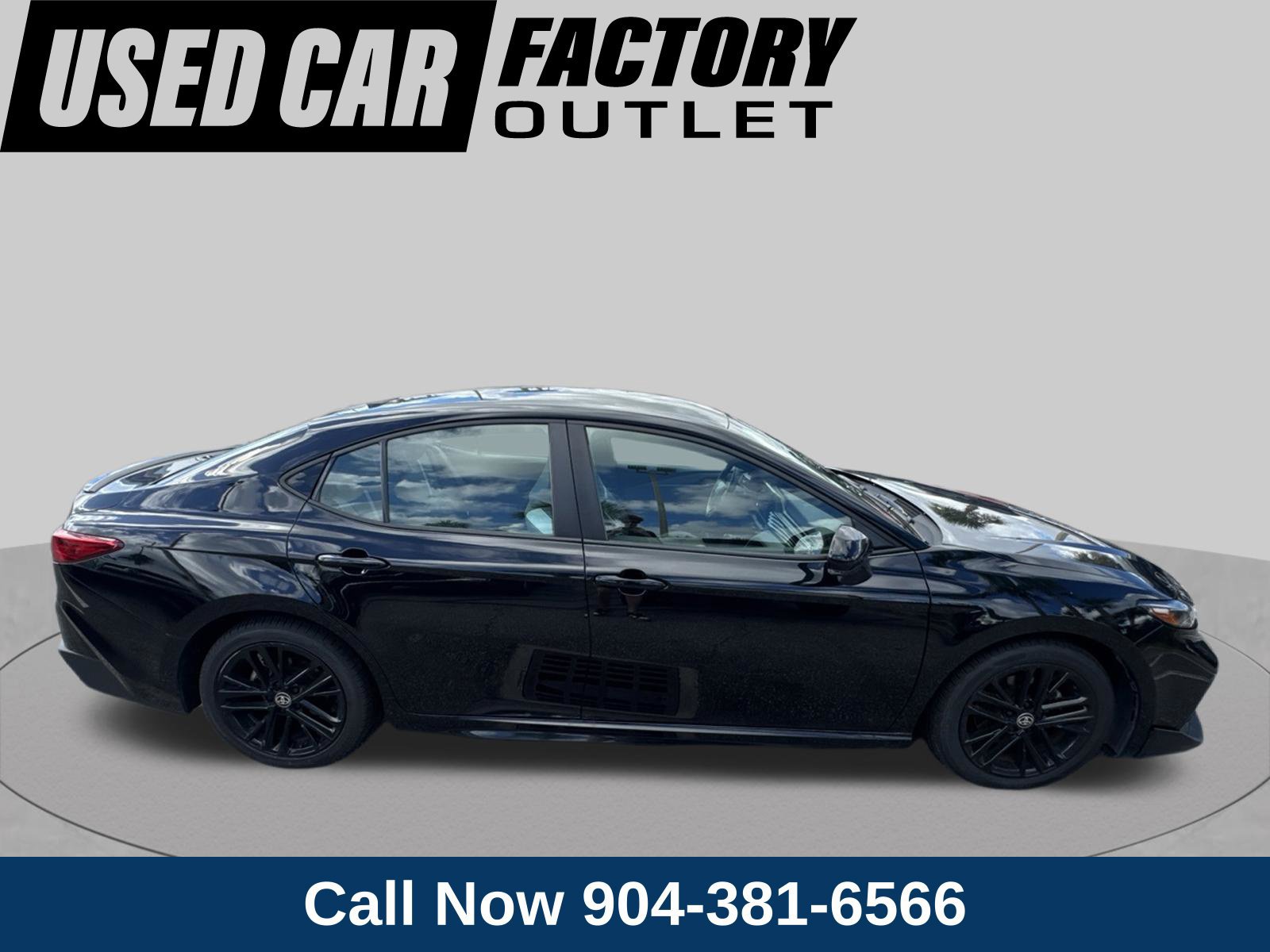 Used 2025 Toyota Camry SE FWD image 6