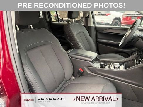 Used 2023 Jeep Grand Cherokee Laredo AWD/4WD image 11