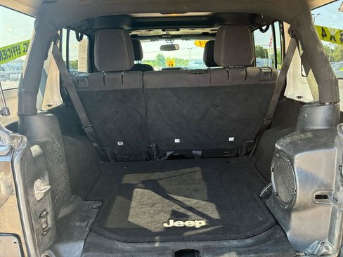Used 2014 Jeep Wrangler Unlimited Rubicon w/ Connectivity Group AWD/4WD image 23