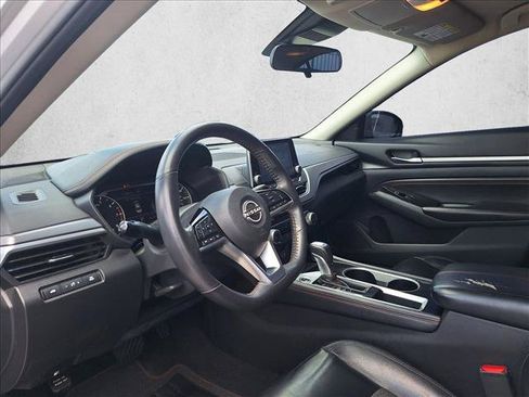 Used 2023 Nissan Altima 2.5 SR FWD image 9