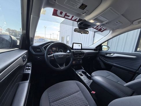 Used 2021 Ford Escape SE image 9