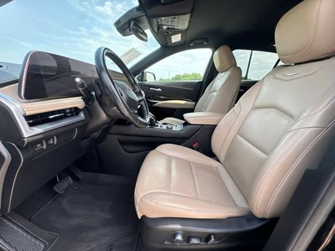Used 2025 Cadillac XT4 Premium Luxury FWD image 2