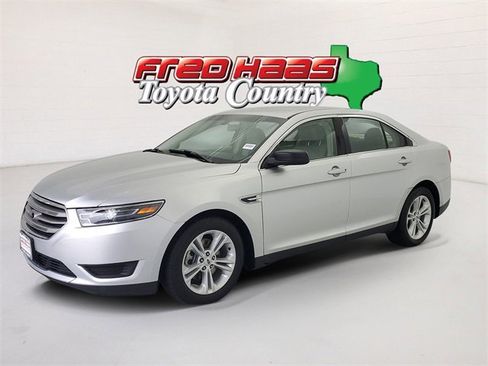 Used 2017 Ford Taurus SE image 1