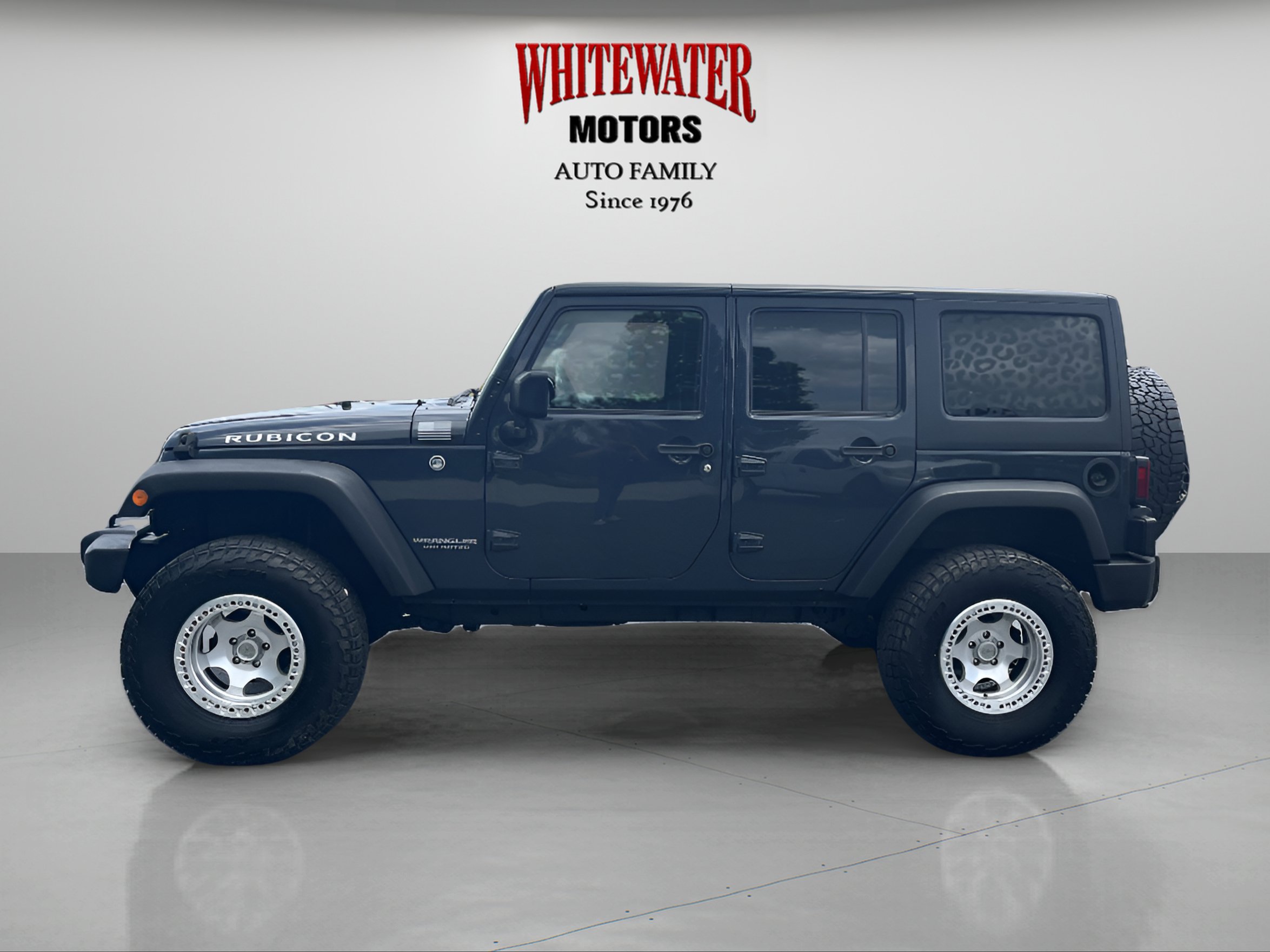 Used 2017 Jeep Wrangler Unlimited Rubicon w/ Connectivity Group AWD/4WD image 2