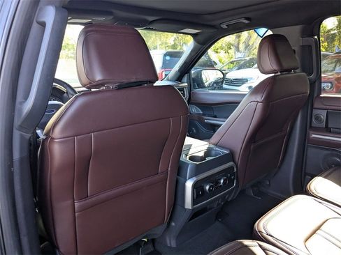 Used 2024 Ford Expedition Limited image 24