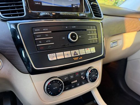 Used 2018 Mercedes-Benz GLE 350 4MATIC w/ Premium 1 Package image 45