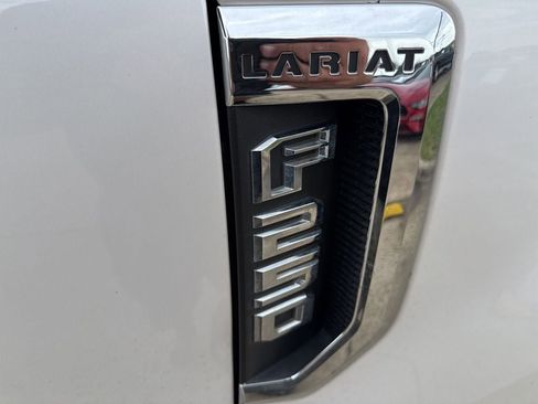 Used 2017 Ford F250 Lariat w/ Lariat Ultimate Package AWD/4WD image 16