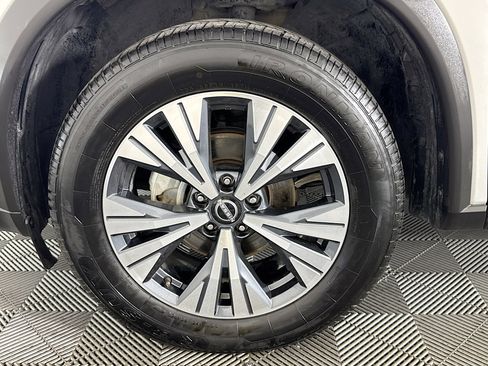 Used 2023 Nissan Rogue SV image 37