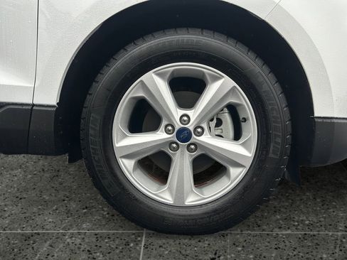 Used 2019 Ford Edge SE w/ SE Fleet Driver's Package image 9