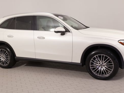 Used 2023 Mercedes-Benz GLC 300 4MATIC image 7