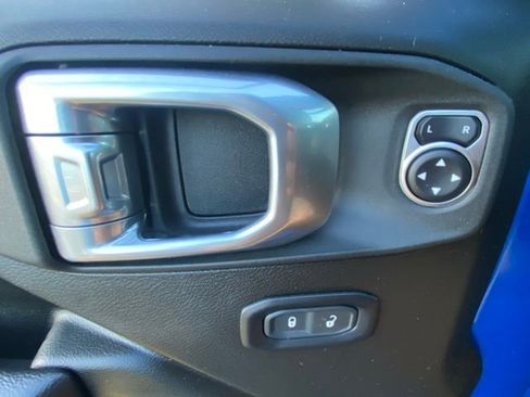 Used 2023 Jeep Gladiator Sport image 18