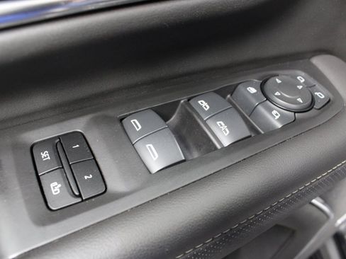 Used 2024 GMC Yukon XL SLT w/ SLT Luxury Package image 71