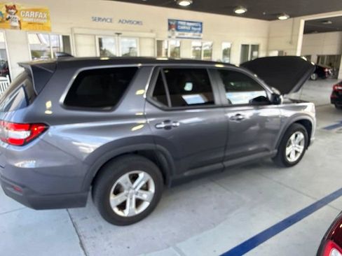 Used 2024 Honda Pilot LX image 1