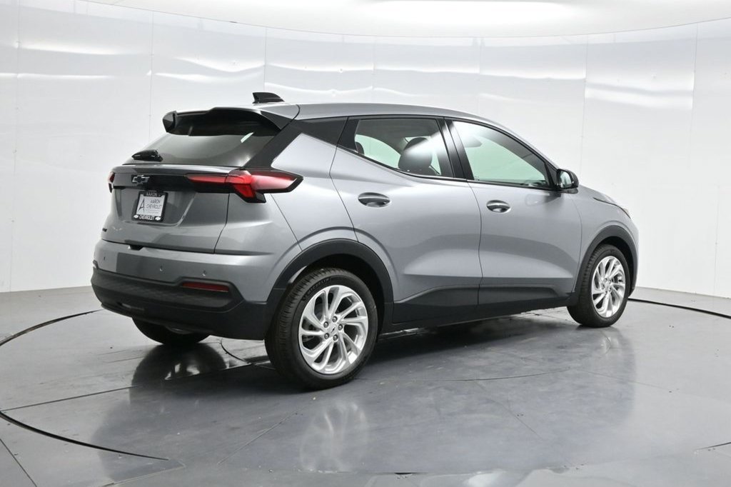Used 2027 Chevrolet Bolt LT w/ Comfort Package FWD image 44