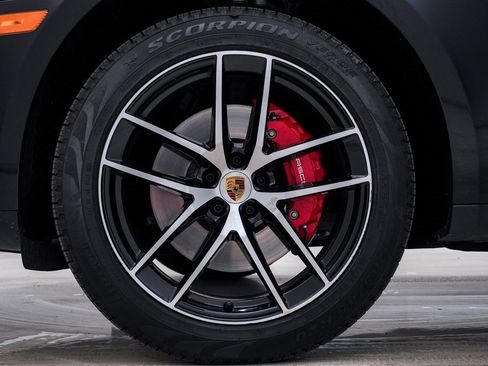 Certified 2025 Porsche Macan S w/ Premium Package Plus image 13