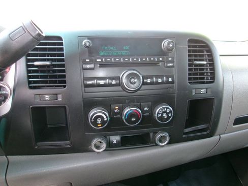 Used 2011 Chevrolet Silverado 2500 W/T AWD/4WD image 16