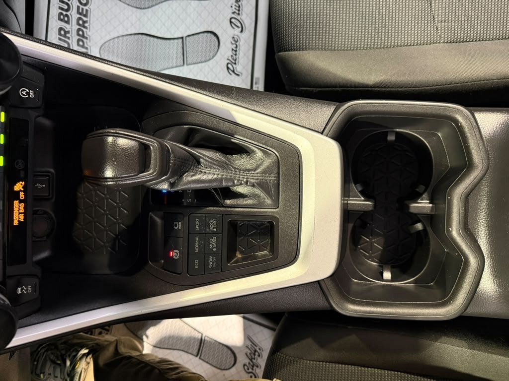 Used 2022 Toyota RAV4 LE AWD/4WD image 15