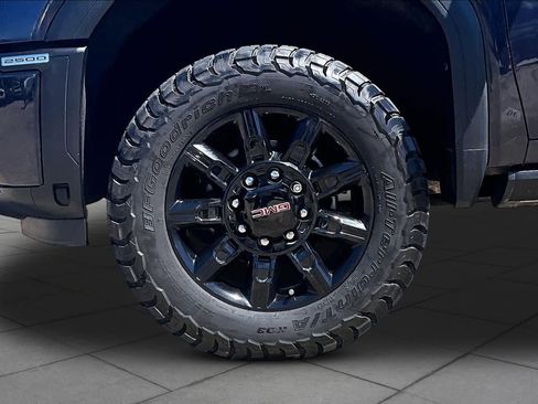 Used 2024 GMC Sierra 2500 AT4 w/ AT4 Premium Plus Package AWD/4WD image 11