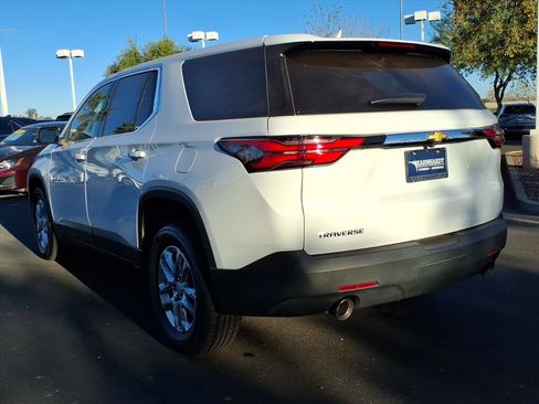 Used 2023 Chevrolet Traverse LS image 3