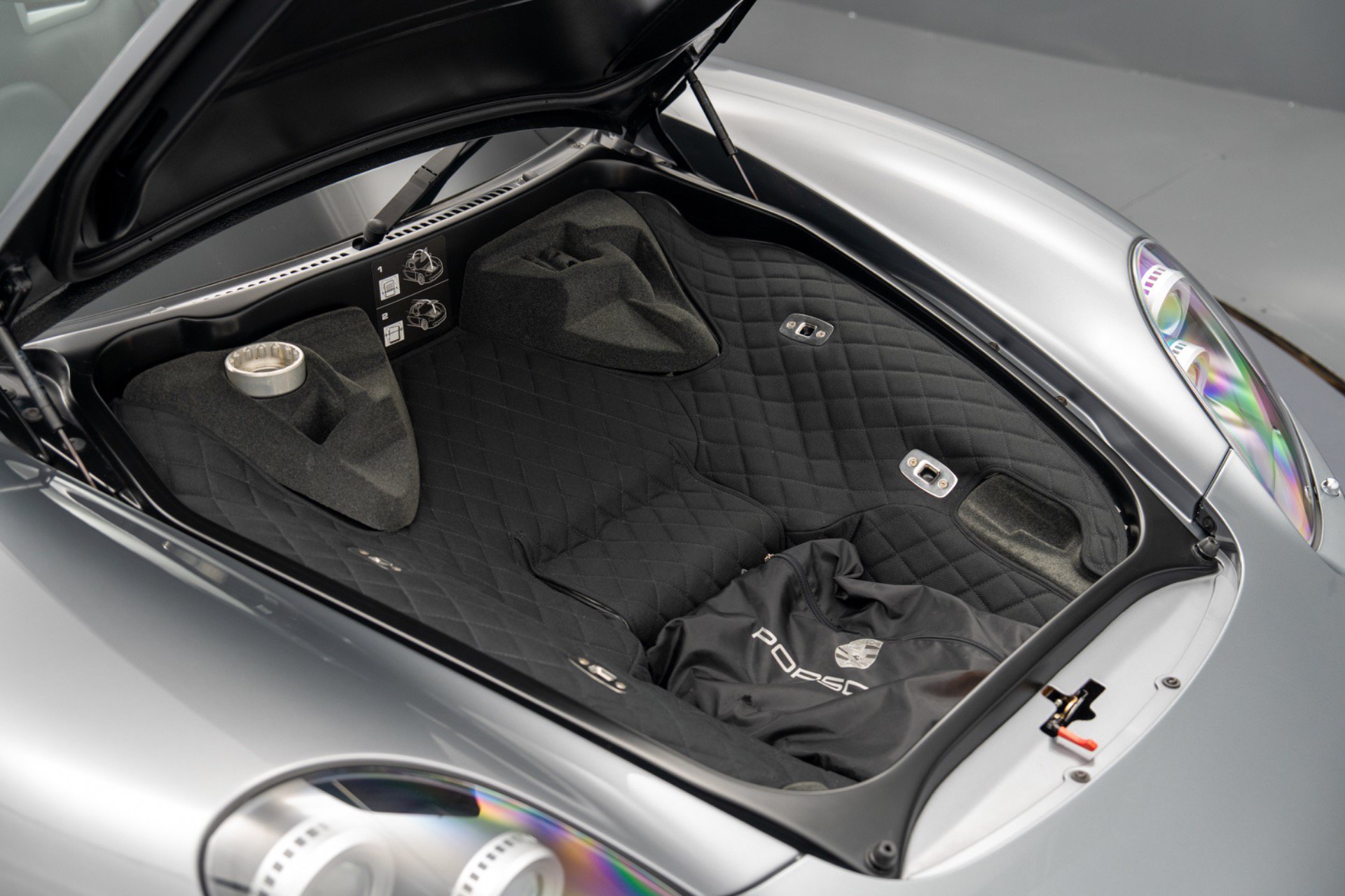 Used 2004 Porsche Carrera GT RWD image 50