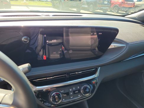 Used 2024 Buick Envista Sport Touring w/ Convenience I Package FWD image 28