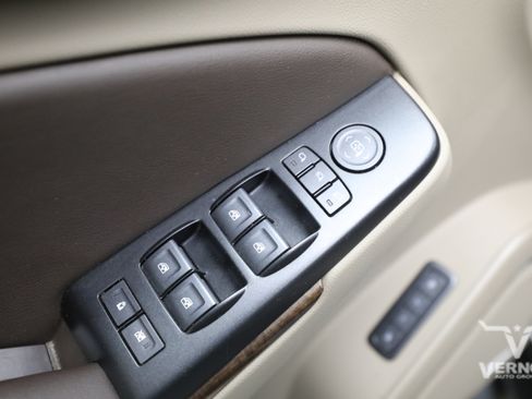 Used 2019 Chevrolet Suburban LT AWD/4WD image 18
