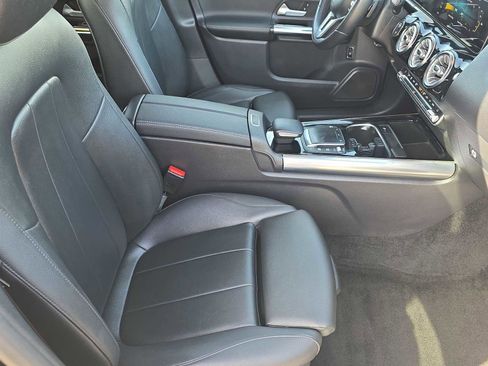 Used 2021 Mercedes-Benz GLA 250 4MATIC w/ Premium Package image 17