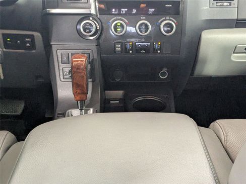 Used 2018 Toyota Sequoia Platinum image 41