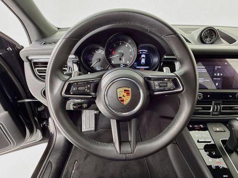 Certified 2025 Porsche Macan AWD/4WD image 15