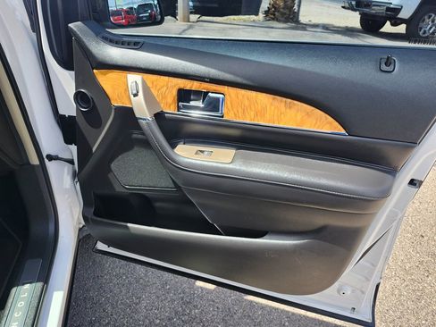 Used 2015 Lincoln MKX FWD w/ Equipment Group 101A image 18