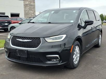 Used 2023 Chrysler Pacifica Touring-L
