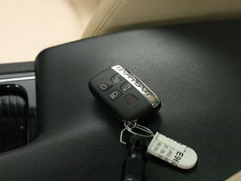 Used 2020 Jaguar F-PACE Premium AWD/4WD image 32