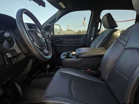 Used 2024 RAM 2500 Tradesman w/ Chrome Appearance Group image 11