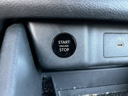 Used 2024 Nissan Rogue SV FWD image 18