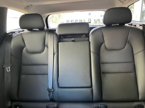 Used 2025 Volvo V60 B5 Cross Country Plus image 38