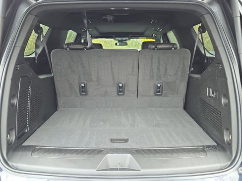 Used 2023 Chevrolet Suburban LT w/ LT Signature Plus Package image 8