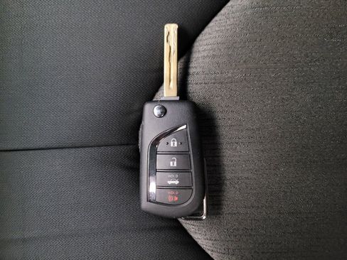 Used 2019 Toyota Camry LE FWD image 32