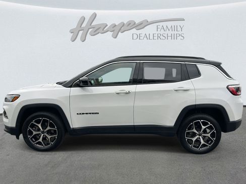 Certified 2025 Jeep Compass Limited image 42