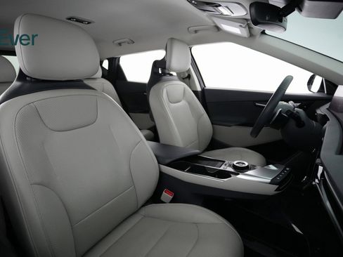 Used 2022 Kia EV6 Wind w/ Wind Technology Package image 8