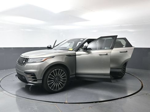 Used 2018 Land Rover Range Rover Velar R-Dynamic HSE AWD/4WD image 57
