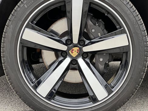 Certified 2025 Porsche Macan image 13