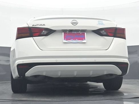 Used 2025 Nissan Altima 2.5 SV FWD image 31