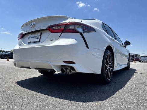 Used 2021 Toyota Camry SE FWD image 10